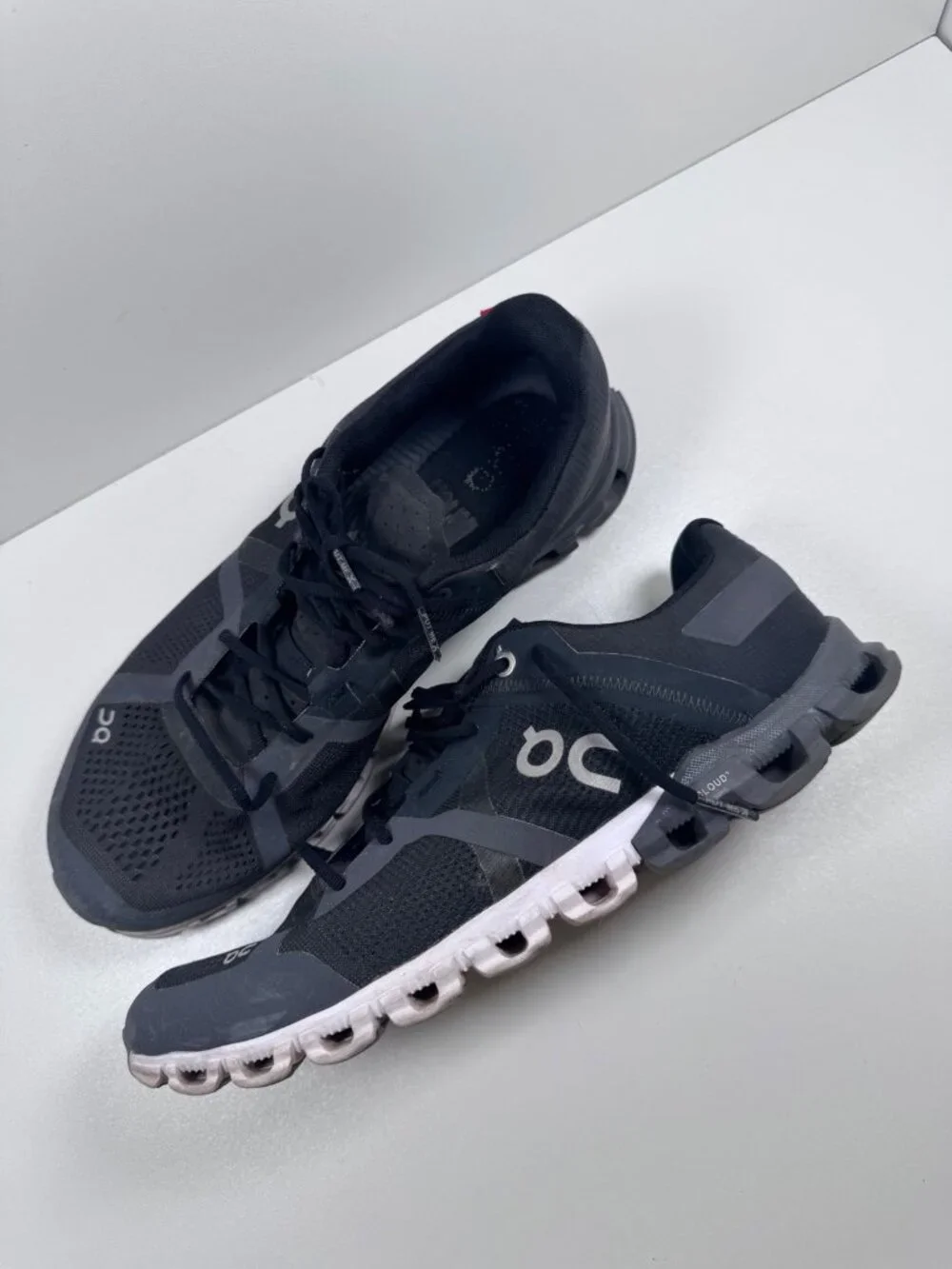 On Cloudflow Mens Running Shoes 9 42.5 Black Grey CloudTec Swiss Engineering